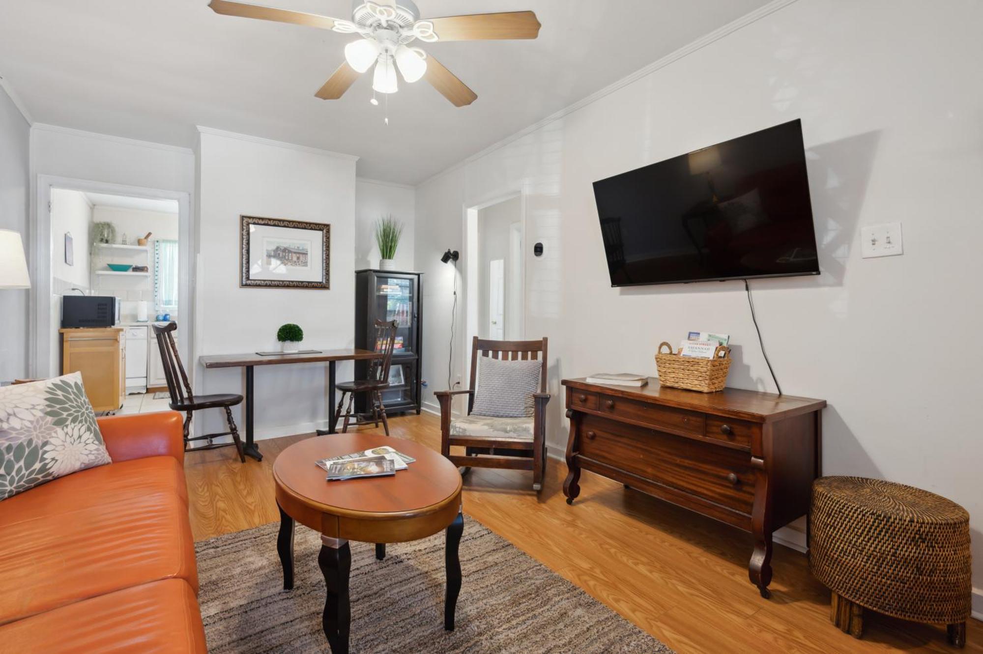 2br Historic Walkable Duplex Near Forsyth Park Free Parking Apartment *