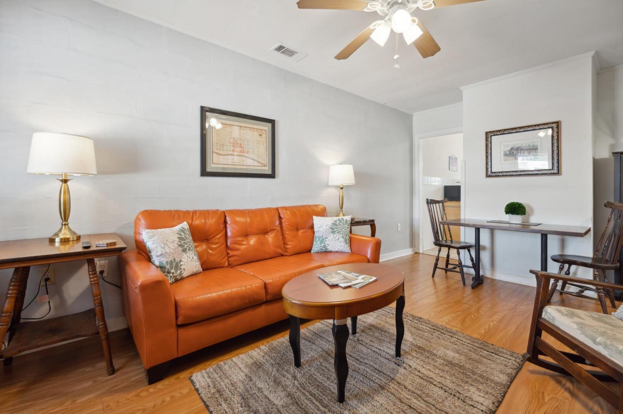 Apartment 2br Historic Walkable Duplex Near Forsyth Park Free Parking