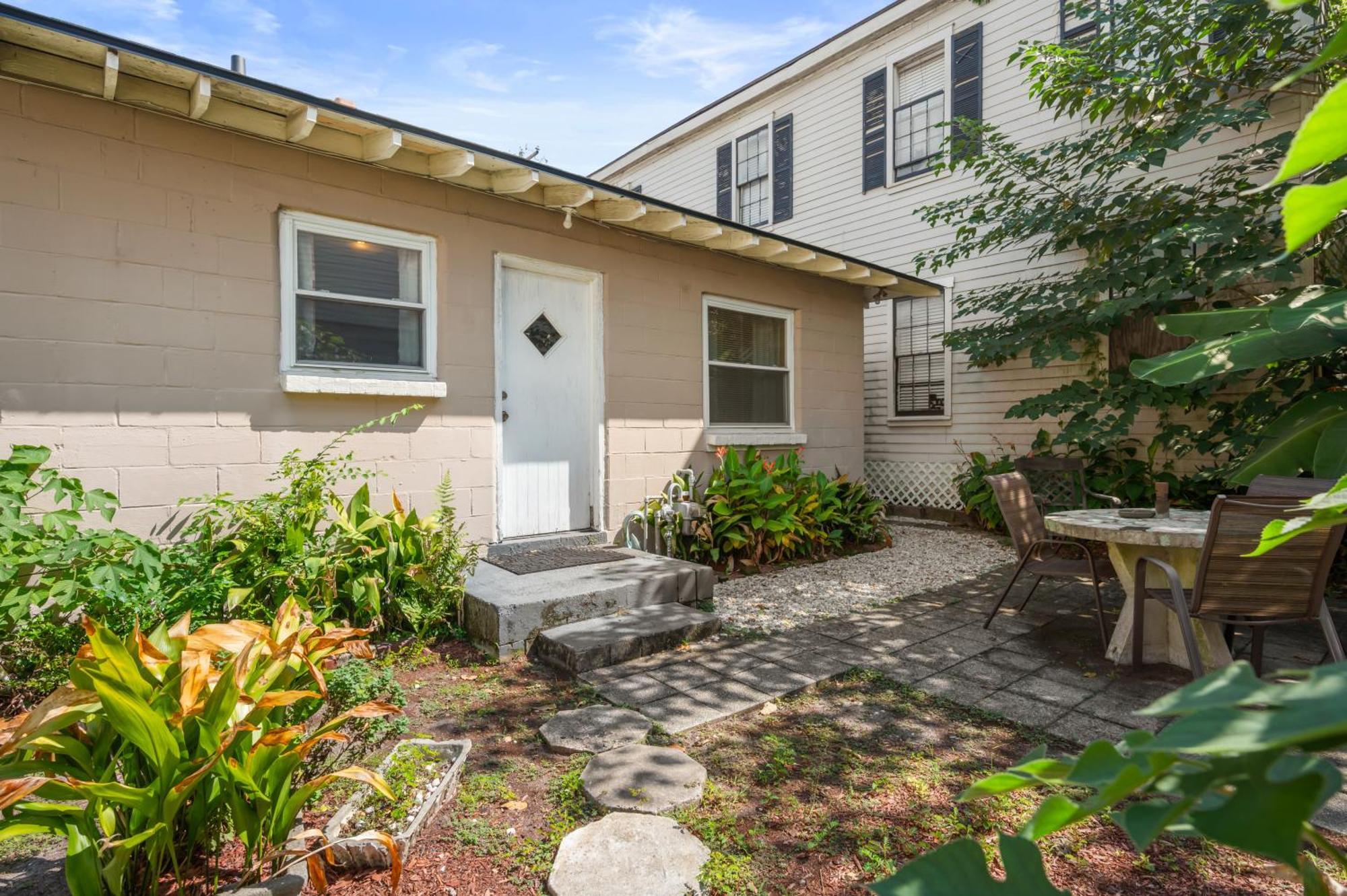 2br Historic Walkable Duplex Near Forsyth Park Free Parking *